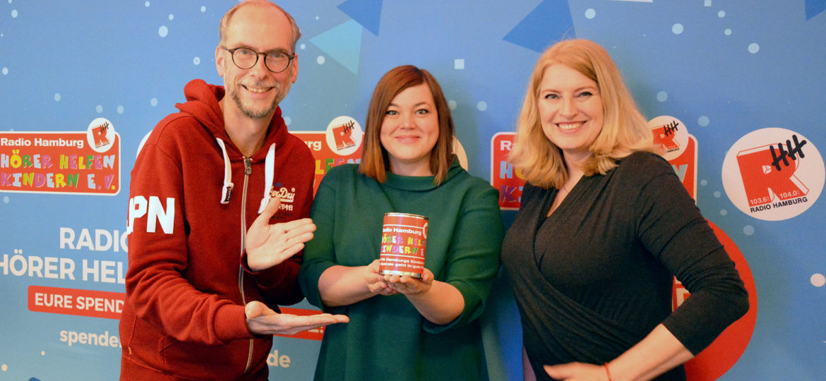 Introbild Katharina Fegebank eröffnet den Hörer helfen Kindern Spendenmarathon 2019