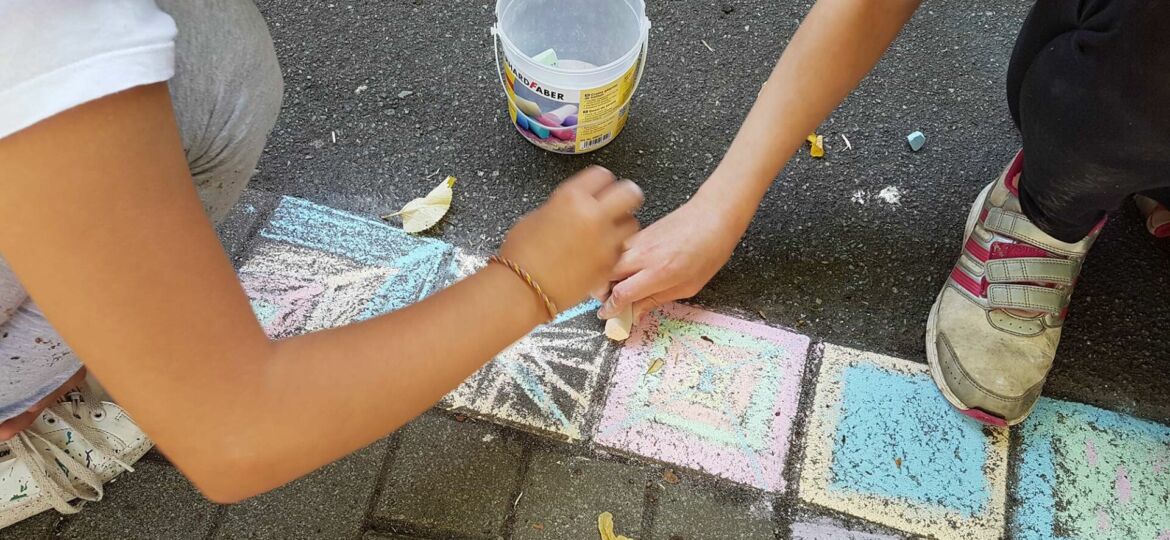 Introbild Kinderschutzbund Stormarn bekommt Spende von Hörer helfen Kindern für Nothilfefonds