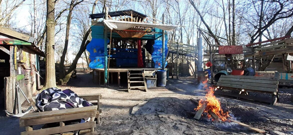 Introbild Elbe-Aktiv-Spielplatz bekommt neuen Bufdi finanziert durch Hörer helfen Kindern