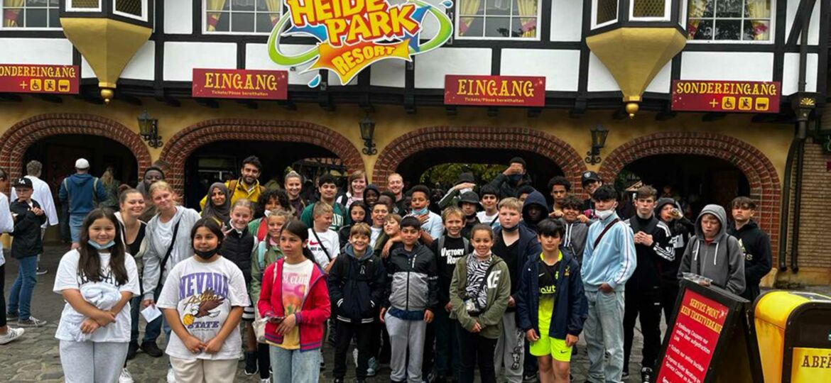 Introbild Kinder aus dem Haus der Jugend fahren in den Heidepark finanziert durch Hörer helfen Kindern