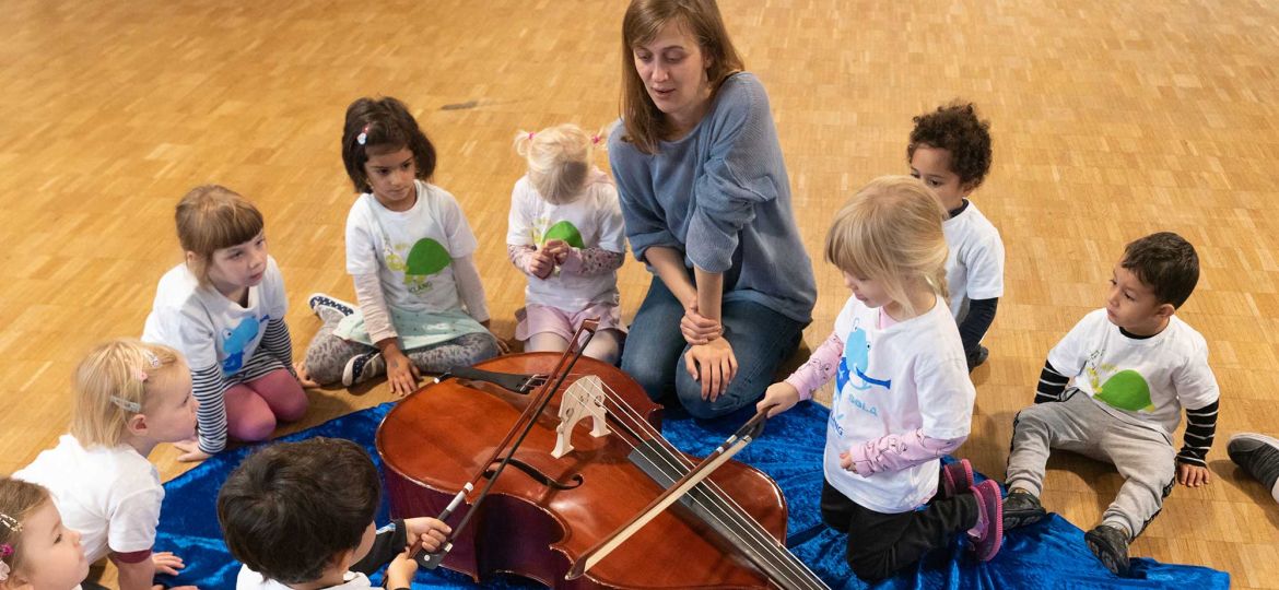 Introbild-Klangstrolche-werden-durch-Hörer-helfen-Kindern-unterstützt