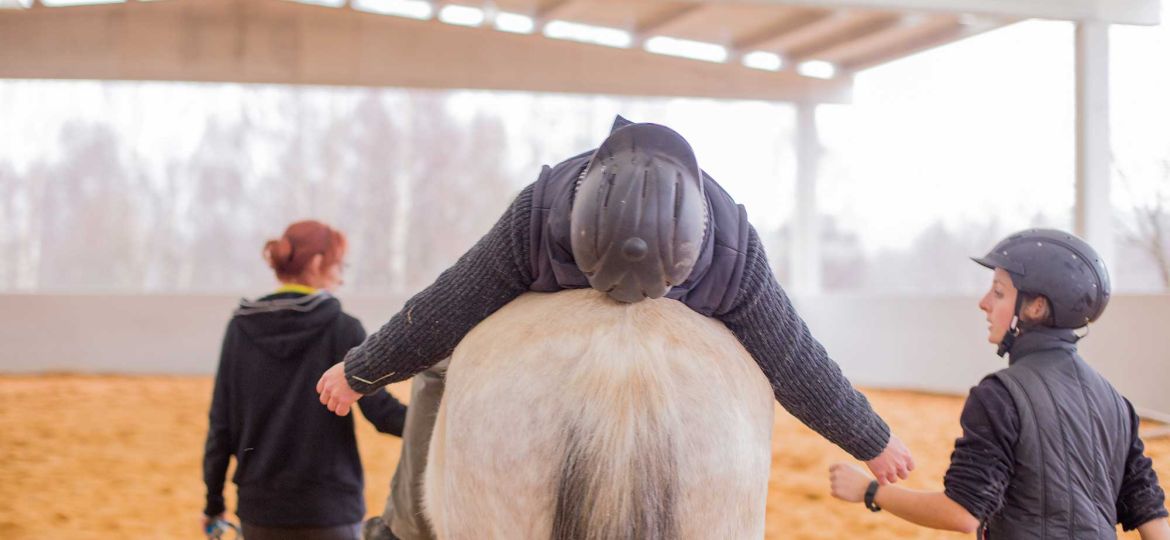 Introbild Hörer helfen Kindern Weihnachtssammlung Einzelfall 4 Reittherapie für Kinder aus dem St. Josef Heim