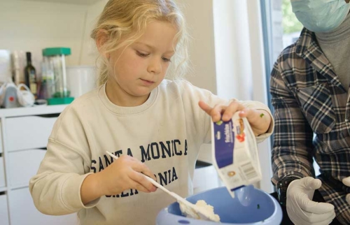 03-Kita-Kielkoppelstraße-erhält-Kinderküche-finanziert-durch-Hörer-helfen-Kindern